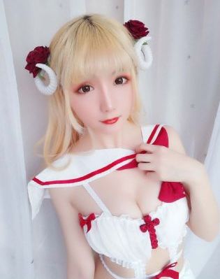 国产TS余喵喵白丝秘书制服-不卡片电影无删减版